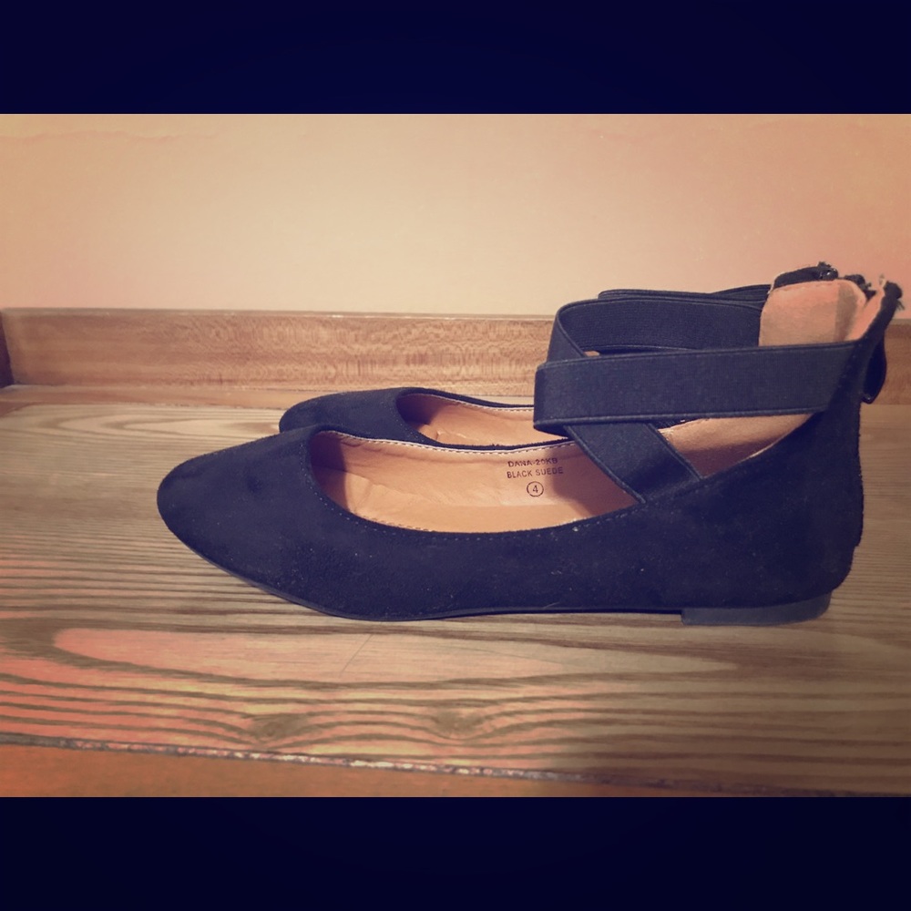 Girls Black Flats Size 4 Brand New!